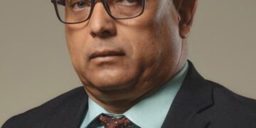 Assista o video: “Todo aquele que agride a mulher fisicamente é um gay enrustido”, diz vereador durante sessão em Paranaguá