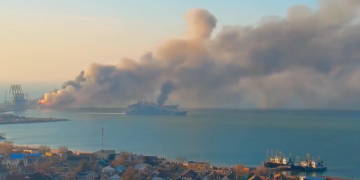 Ucrânia faz ataque inédito contra navios russos em porto ocupado na guerra