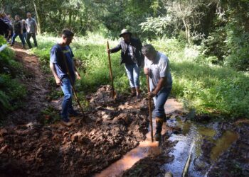 Dia Mundial da Água é comemorado com ação de proteção de nascente no Bairro Xarquinho