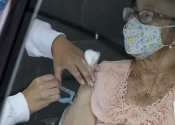 Estado orienta aplicação da quarta dose anticovid em idosos acima de 60 anos