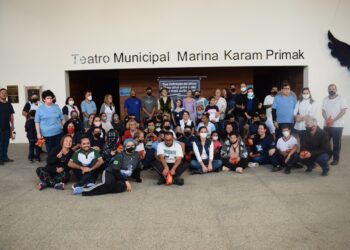 Teatro Municipal recebe alunos das escolas e da Apae