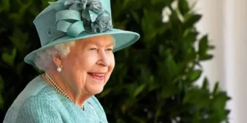 Rainha da Inglaterra, Elizabeth II não morreu e ‘Folha’ pede desculpas por erro