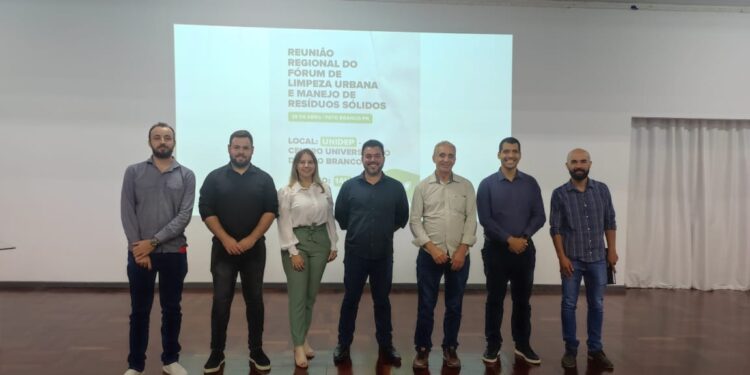 Secretário de Meio Ambiente profere palestra sobre resíduos sólidos em Pato Branco