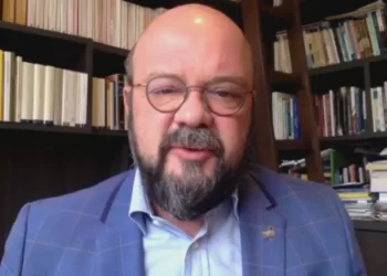 Alunos ligados a queimaduras em trote podem ser expulsos, diz reitor da UFPR