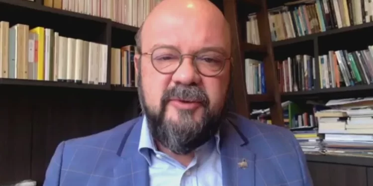 Alunos ligados a queimaduras em trote podem ser expulsos, diz reitor da UFPR