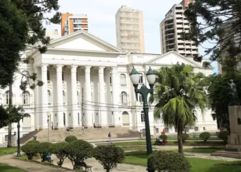 UFPR abre concurso para vagas de nível técnico e superior; saiba como se inscrever