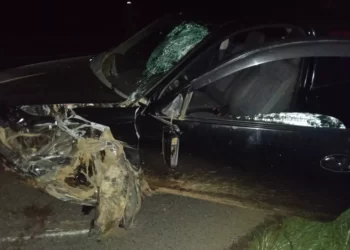 Dois motoristas ficam feridos em acidente entre dois carros na PR-170