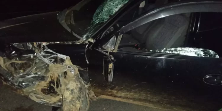 Dois motoristas ficam feridos em acidente entre dois carros na PR-170