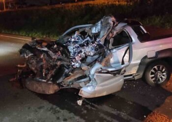 Motorista morre em colisão contra traseira de carreta no PR