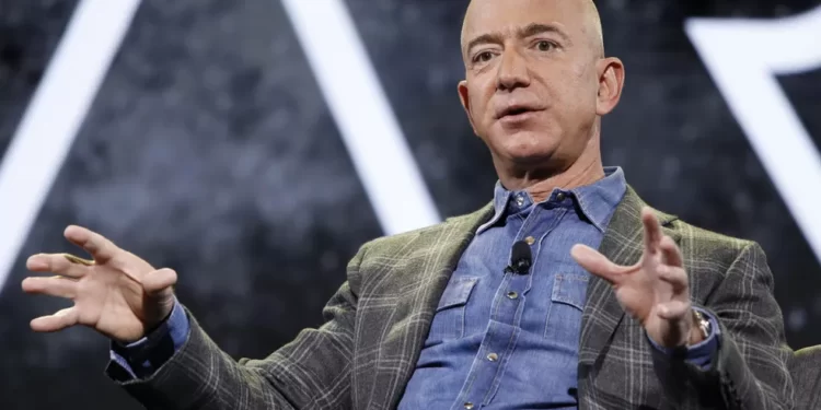 Jeff Bezos perde US$ 13 bilhões com queda nas ações da Amazon
