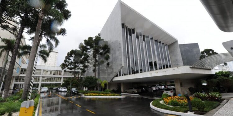 Após fim da janela partidária, veja como ficaram as forças políticas no Paraná