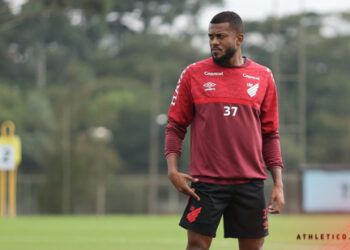 São Paulo x Athletico: onde assistir, escalações e duelo de times pressionados