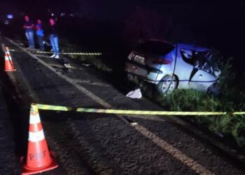Motorista morre ao dirigir na contramão e bater de frente com caminhão, em Cascavel