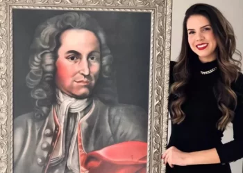 Paranaense de Cianorte expõe no Louvre obra de arte feita com lápis de cor