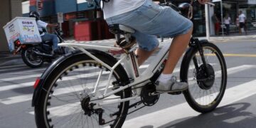 Ciclomotores e bicicletas elétricas precisam seguir recomendações de segurança