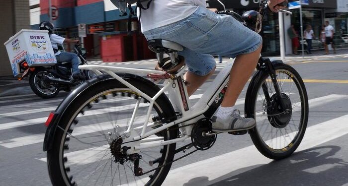 Ciclomotores e bicicletas elétricas precisam seguir recomendações de segurança