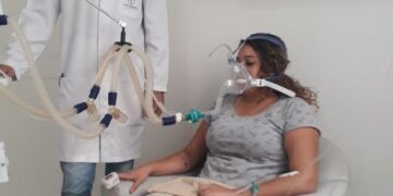 Jovem faz alerta após ser internada por uso de cigarro eletrônico