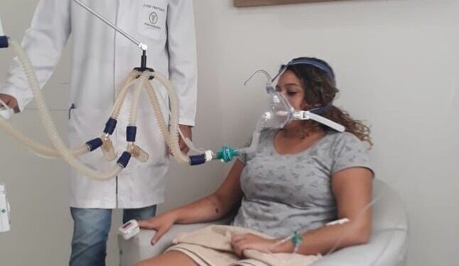 Jovem faz alerta após ser internada por uso de cigarro eletrônico