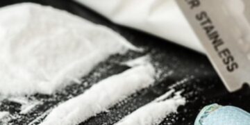 “Desculpe o incômodo, mas podemos apreender suas drogas, por favor?”