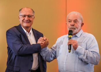 Alckmin deve ser padrinho de casamento de Lula, segundo jornalista