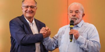 Alckmin deve ser padrinho de casamento de Lula, segundo jornalista