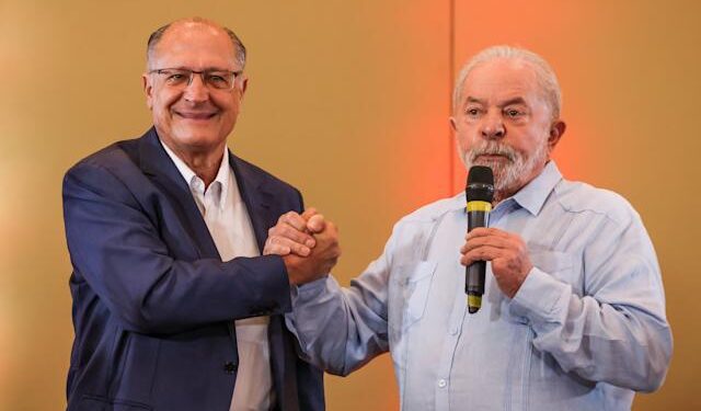 Alckmin deve ser padrinho de casamento de Lula, segundo jornalista