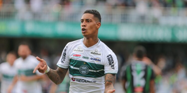 Coritiba vence Maringá FC e encerra jejum de cinco anos do Paranaense