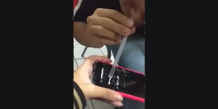 Cheirar pó de corretivo líquido vira moda entre estudantes e especialistas alertam sobre os riscos