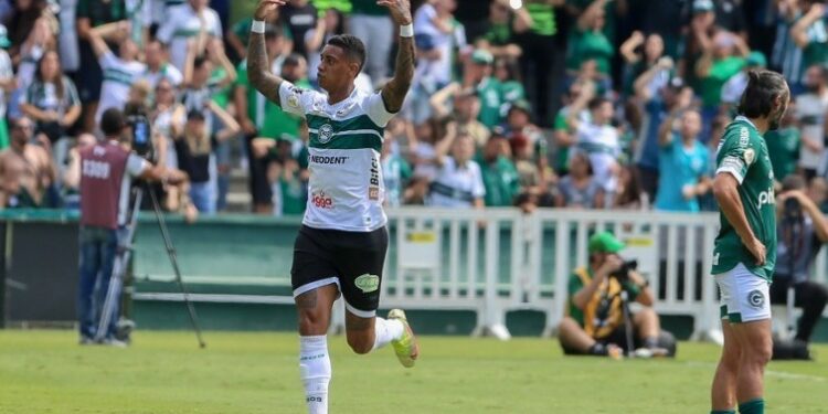 Coritiba tem grande atuação e vence o Goiás na estreia do Brasileirão