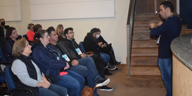 Com debates sobre inclusão, equidade e qualidade, Guarapuava realiza a etapa municipal da Conferência Nacional da Educação