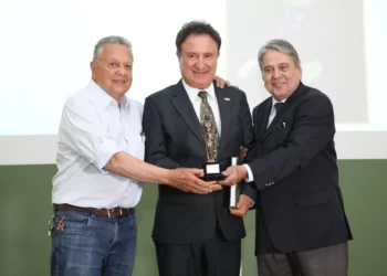 Prêmio Agrônomo do Ano é entregue a Evaristo de Miranda