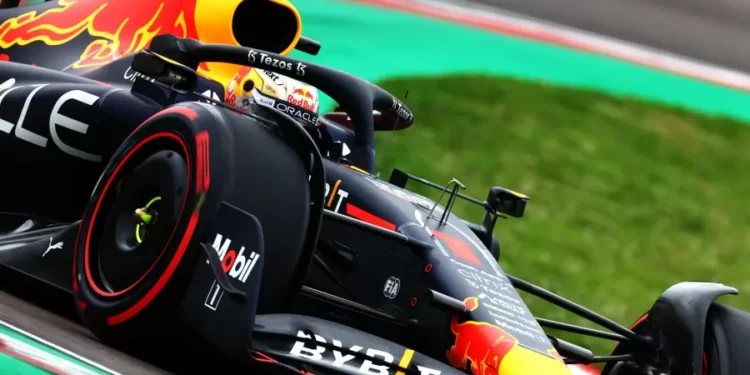 Verstappen supera Leclerc e é pole no sprint em Ímola; Hamilton sai em 13º