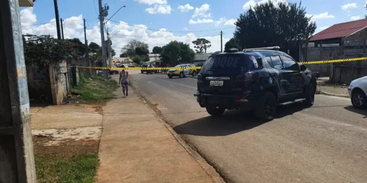Jovem morre em confronto e polícia investiga relação com ataque em Guarapuava; fuzil foi apreendido
