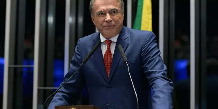 Alvaro Dias “ameaça” disputar o Governo, se Ratinho Junior não o apoiar ao Senado