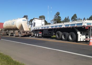 Colisão entre caminhões é registrada na BR 277, próximo ao Guará