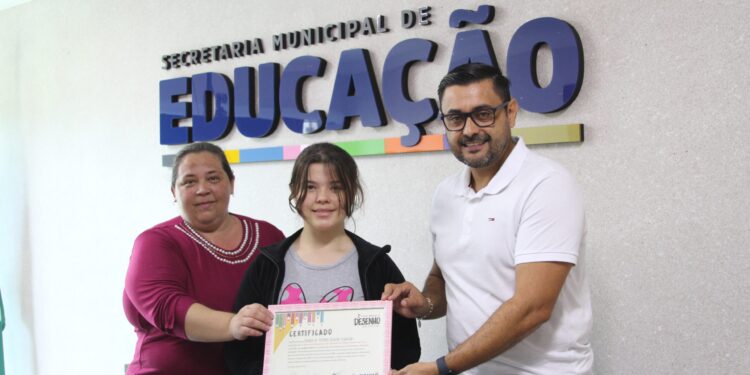 Desenho de aluna guarapuavana está entre os melhores do Paraná