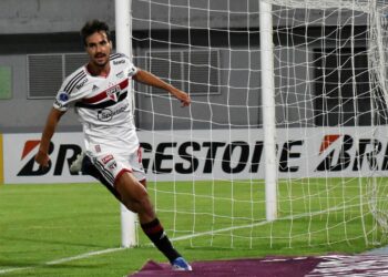 Jornalista exalta atuação de jogador do São Paulo na Sul-Americana: “Mérito dele e de Ceni”