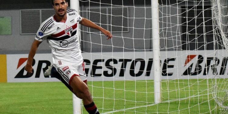 Jornalista exalta atuação de jogador do São Paulo na Sul-Americana: “Mérito dele e de Ceni”