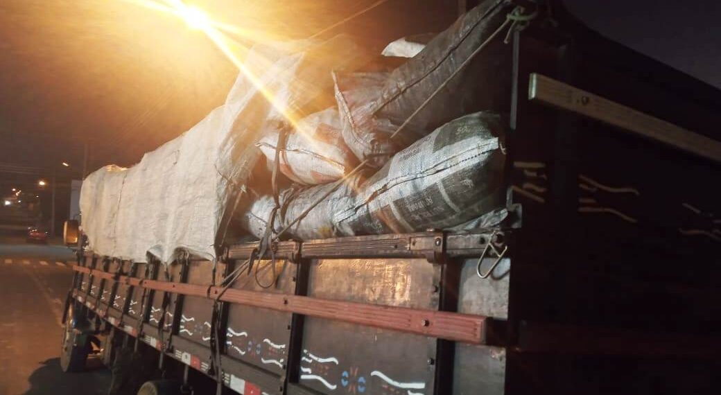 Polícia Ambiental apreende 4 toneladas de carvão vegetal em Inácio Martins