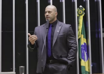 Bolsonaro concede indulto a Daniel Silveira