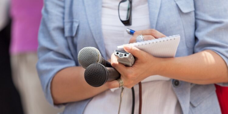 No dia do jornalista, é preciso ressaltar o cuidado com a saúde mental da classe&nbsp;