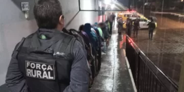 Mais de 30 menores são levados para delegacia após serem flagrados com tabaco, bebidas alcoólicas e droga em Cascavel, diz GM