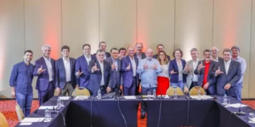 Esquerda critica Lula por foto com ‘homens brancos’ e ‘poucas mulheres’