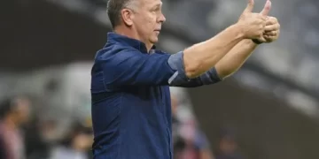 Mano Menezes é anunciado como novo técnico do Inter