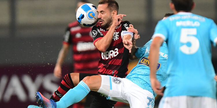 Flamengo vence Sporting Cristal em jogo quase adiado na Libertadores