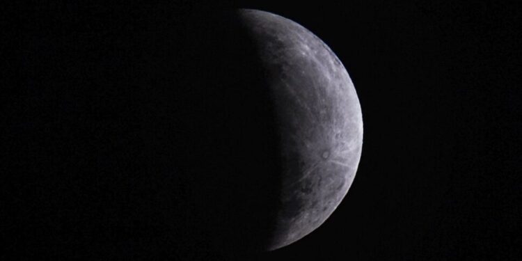 Chuva de meteoros pode ser vista nesta semana em Guarapuava; eclipse lunar total vem aí