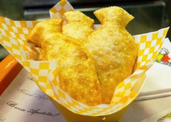 Depois do formato capivara, pastel de pinhão conquista curitibanos e turistas