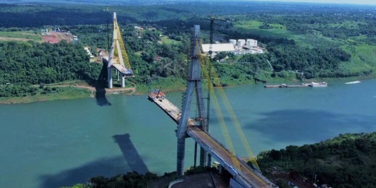 Obra da Ponte da Integração Brasil-Paraguai chega a 82% de execução