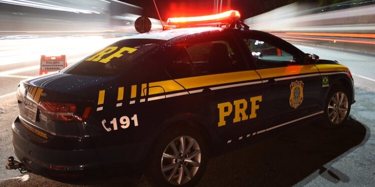 Após acidente, PRF apreende adolescente com mais de 300 quilos de maconha