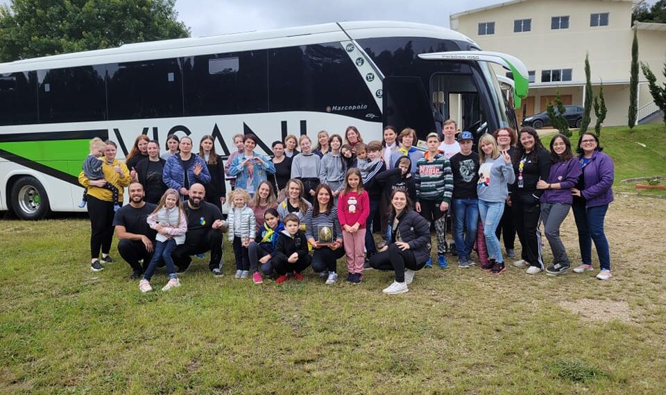 Grupo de imigrantes ucranianos chegou nesta terça-feira (19) em Prudentópolis